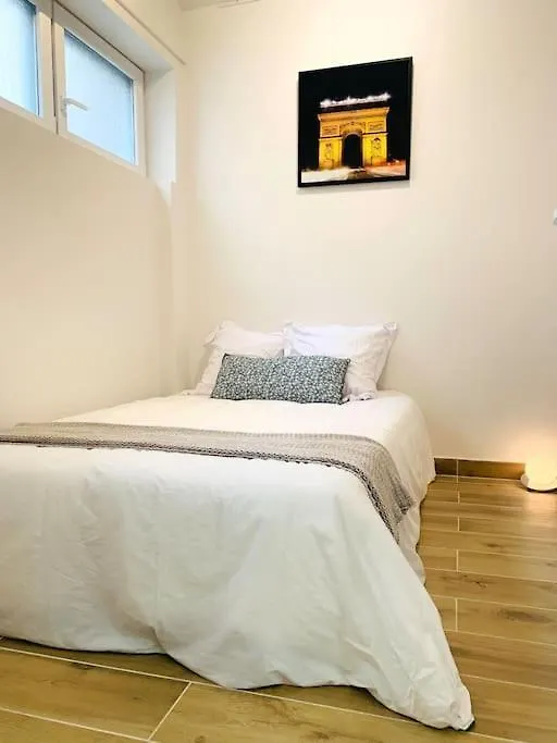 House - 2 Bedrooms - Champs-Elysees Paris França
