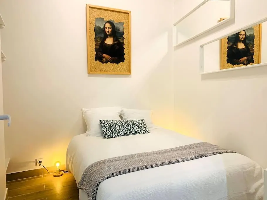 House - 2 Bedrooms - Champs-Elysees Paris 0*,  France