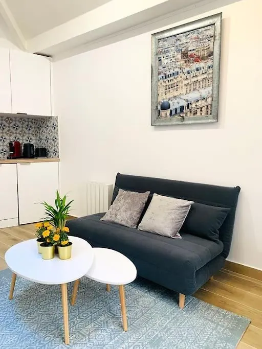 House - 2 Bedrooms - Champs-Elysees Paris Apartment