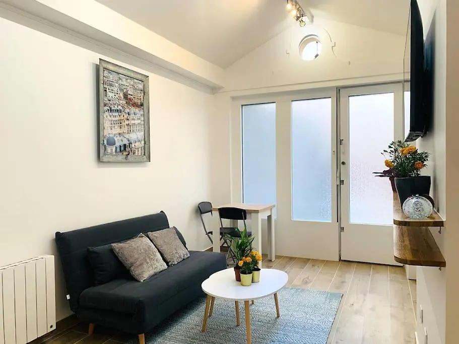 House - 2 Bedrooms - Champs-Elysees Paris Apartment