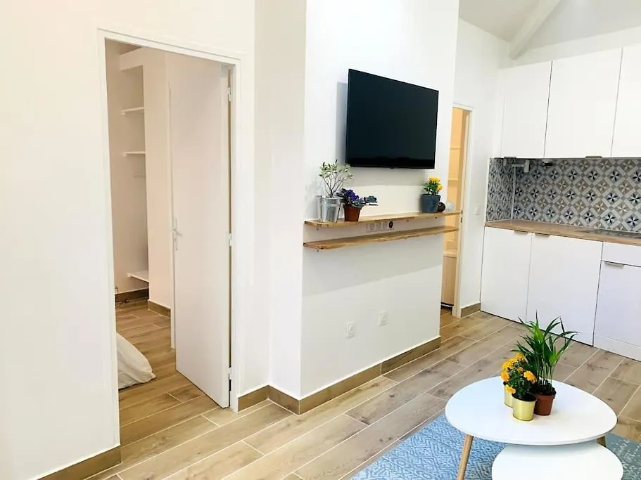 House - 2 Bedrooms - Champs-Elysees Paris